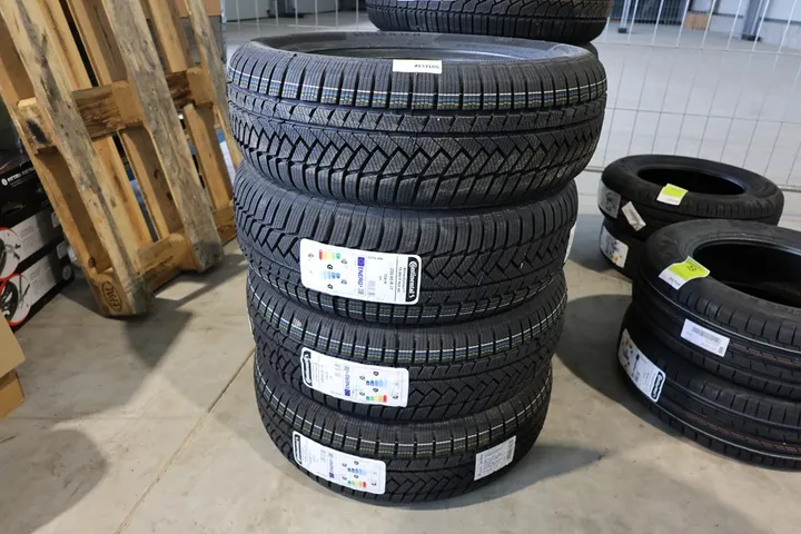 Continental Winter Contact TS 850 P SUV 40 Winterreifen Set Größe: 235/65 R 17